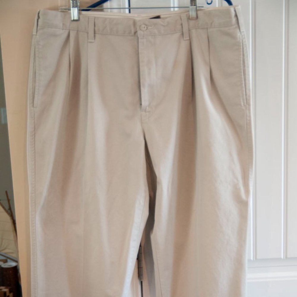Calvin Klein 40x32 khakis - pleated front